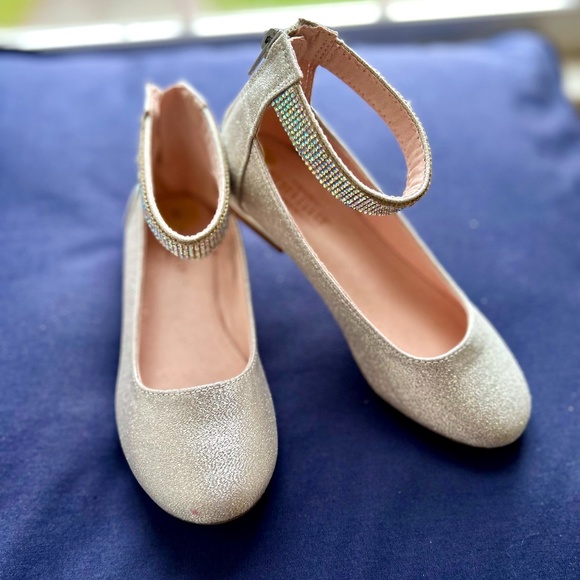Seychelles Other - NEW Seychelles glitter flats girl 1